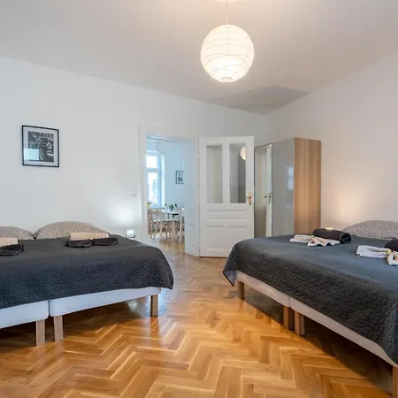 Revliving Apartment *