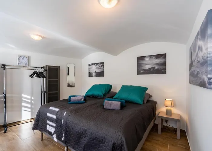 Apartment Revliving *